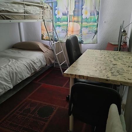 Habitacion Privada, Luminosa Y Bien Comunicada Madrid Ngoại thất bức ảnh